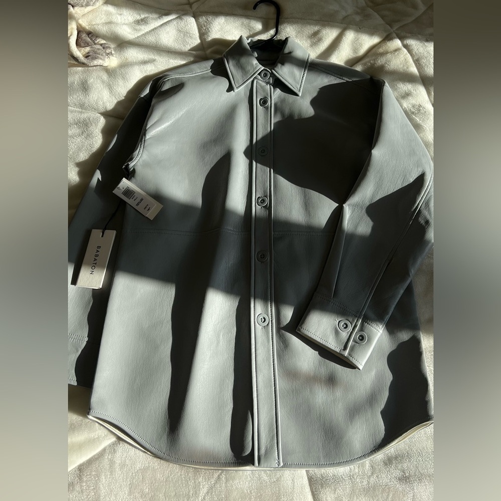 Aritzia Babaton Pelli Shirt Jacket leather. Size XXS. Marble grey.